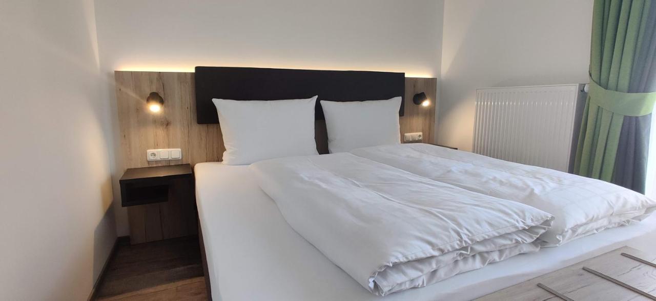 Ec Hotel Elchingen Exteriör bild